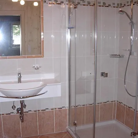 לינה וארוחת בוקר Malernhof 3*